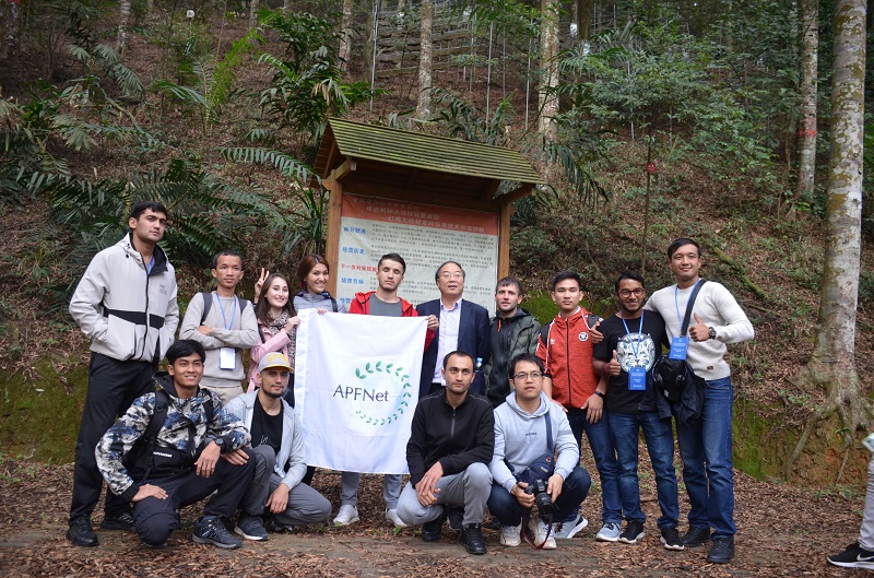 96fc022270354f2e8bd8600a6011774b.jpg 林场考察.jpg
