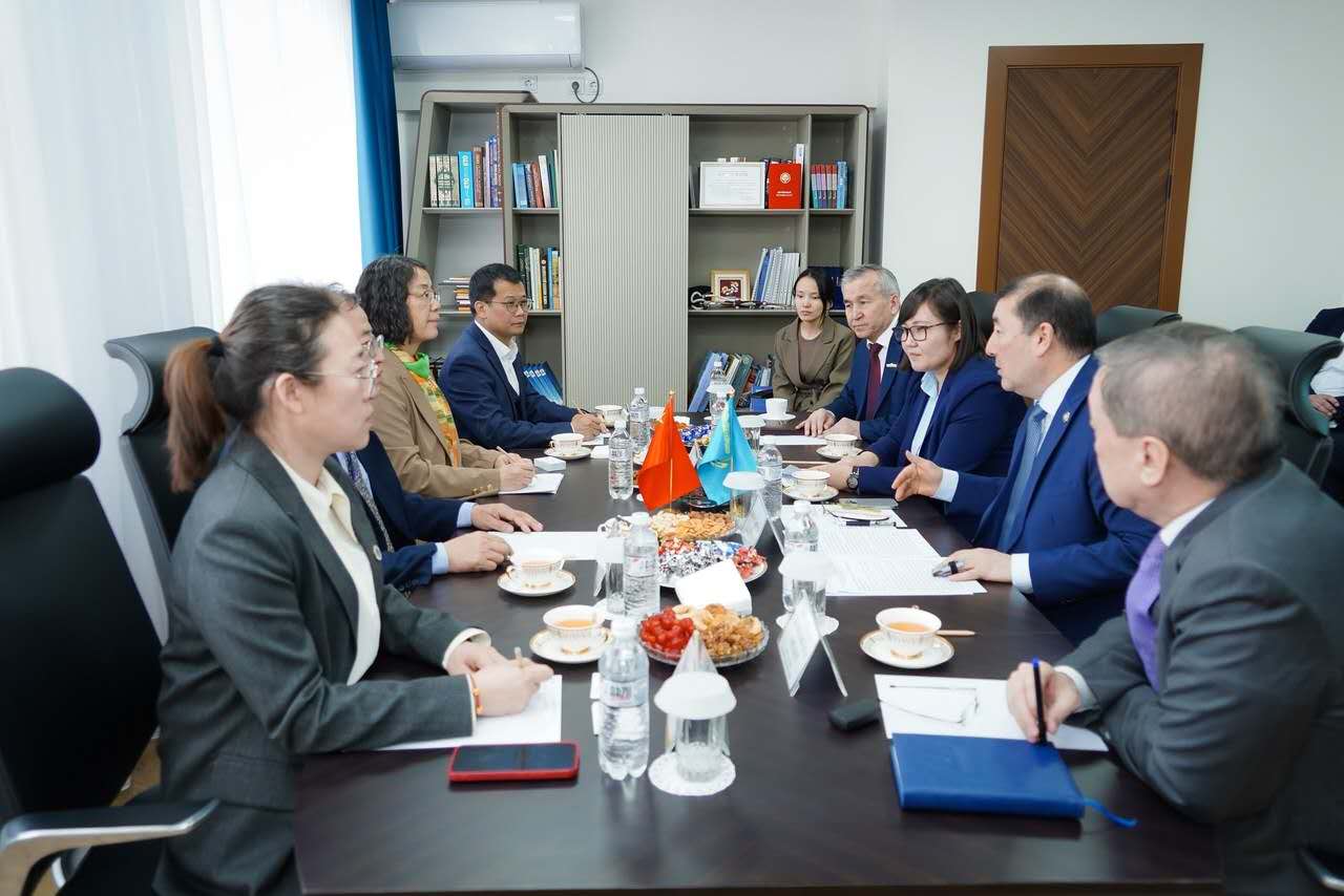 胡经理哈萨克斯坦出访照片2025年2月.jpg