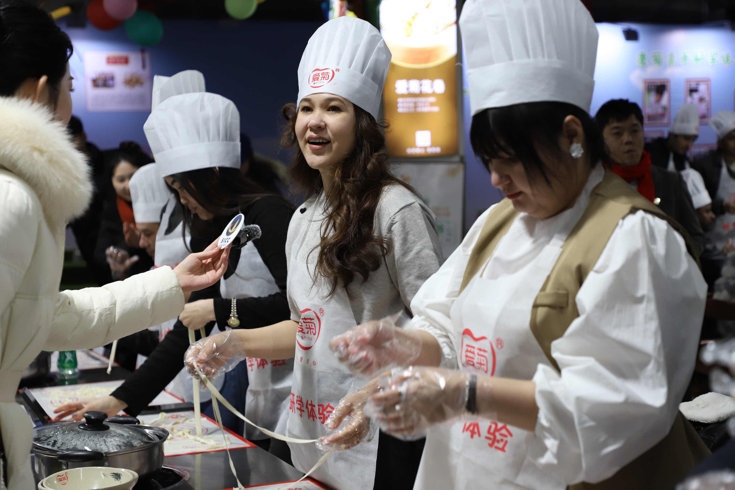 土库曼斯坦籍职工阿伊贾谈面食制作感想.jpg