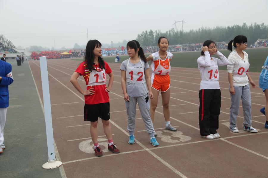 泰国员工何文在起跑线上.JPG