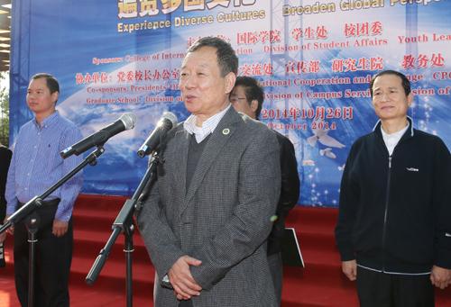 常务副董事长赵忠宣布文化艺术节开幕.jpg