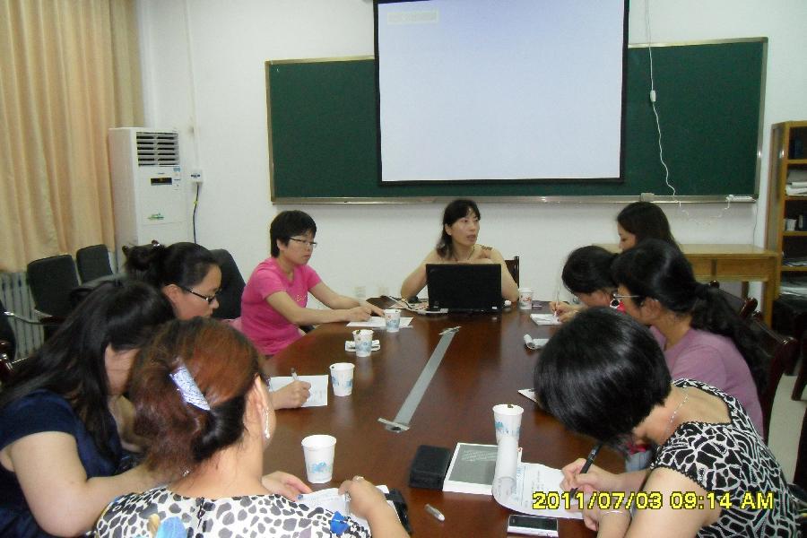 冯鸽副教授讲授国际性的事业:对外汉语教学.JPG